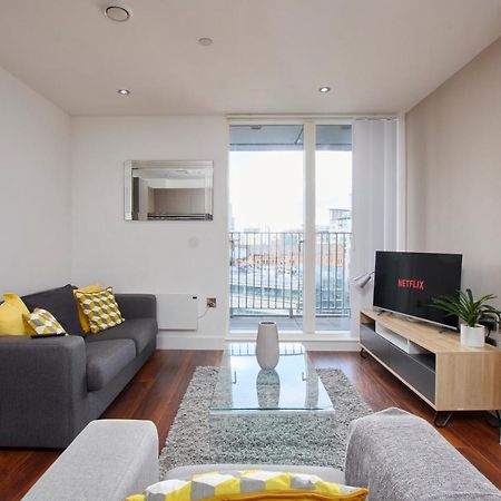 Апартаменты Lovely Central Abode - Amazing Views - Parking Манчестер Экстерьер фото