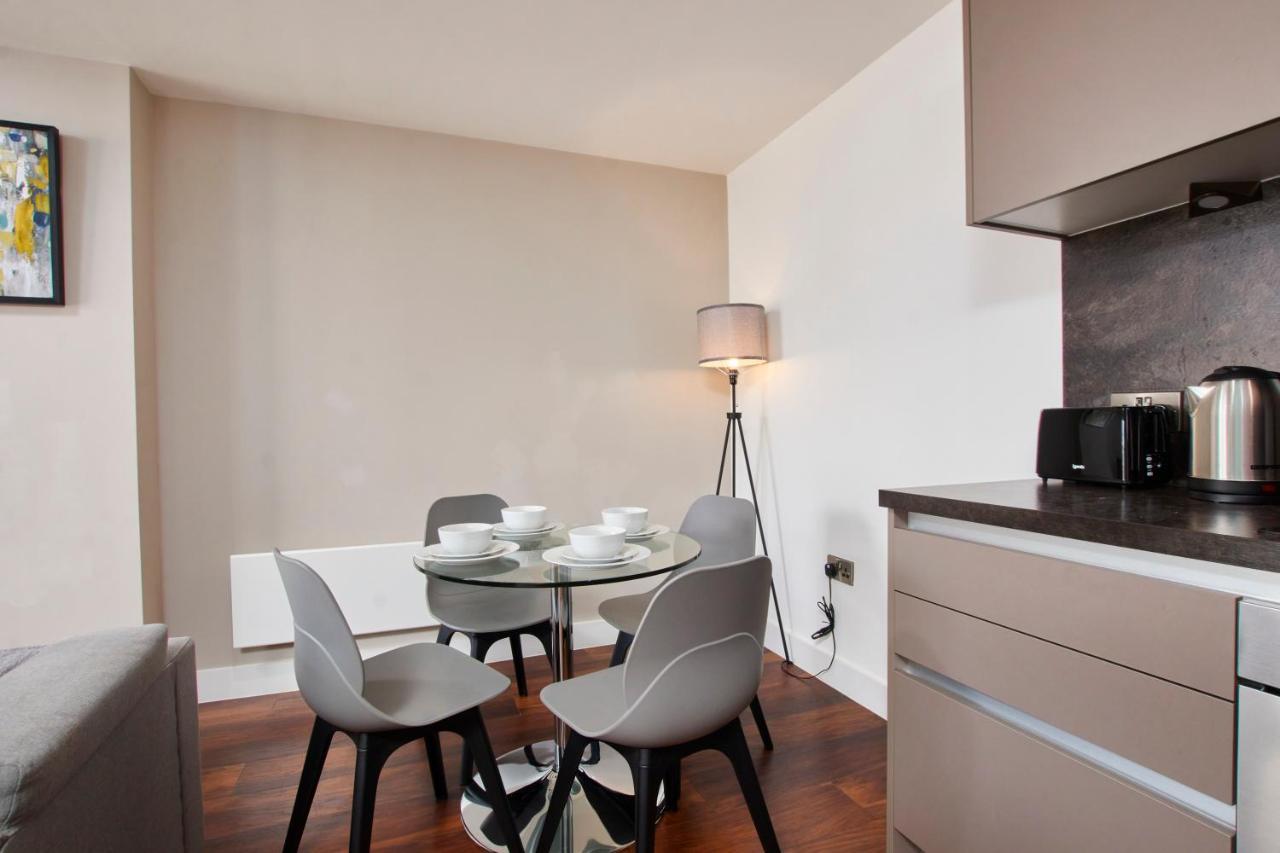 Апартаменты Lovely Central Abode - Amazing Views - Parking Манчестер Экстерьер фото